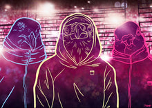 Ladda upp bild till gallerivisning, The Royals – Digitalt konstverk av Denize Artuñedo Engblom. Tre karaktärer samlade framför miljonprogrammet i Rinkeby.