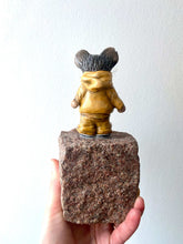 Ladda upp bild till gallerivisning, Skulptur Pipette - baksida. Storlek: - 20 x 9 x 8 cm.