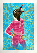 Ladda upp bild till gallerivisning, Originalmålning i blandteknik av Denize Artuñedo Engblom: "Rosie" med Skrattmåsen Rosie framför blå blommig bakgrund, inramad och klar att hängas.