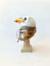 Ladda upp bild till gallerivisning, Skulptur av Fiskmåsen Mozart från sidan. Storlek:  17,5 x 10 x 11 cm.