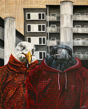 Ladda upp bild till gallerivisning, BRÖDER - Fine Art-print med Korpen Odin och Fiskmåsen Mozart framför miljonprogrammet i Husby – konst av Denize Artuñedo Engblom